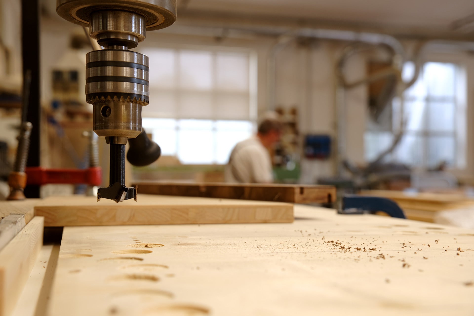 Uno sguardo nel laboratorio del legno di Bravate Artigiane, in Veneto, Italia.